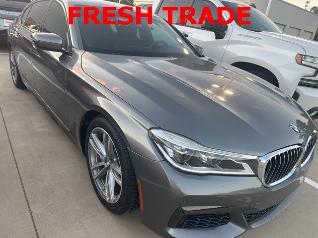 2018 Bmw 750i Sedan photo 2