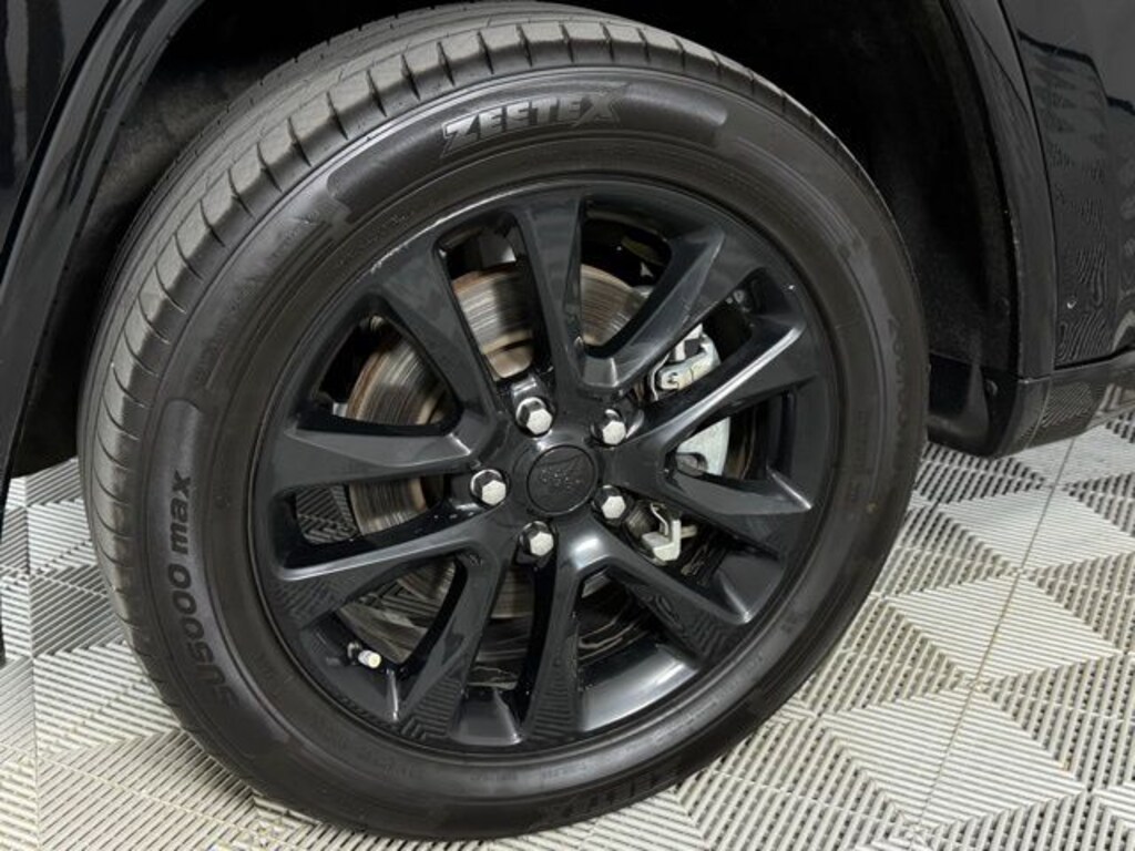 Used 2021 Jeep Grand Cherokee Laredo SUV