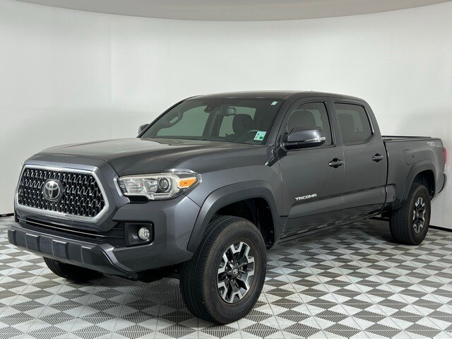 2018 Toyota Tacoma SR5 TRD Sport photo 2