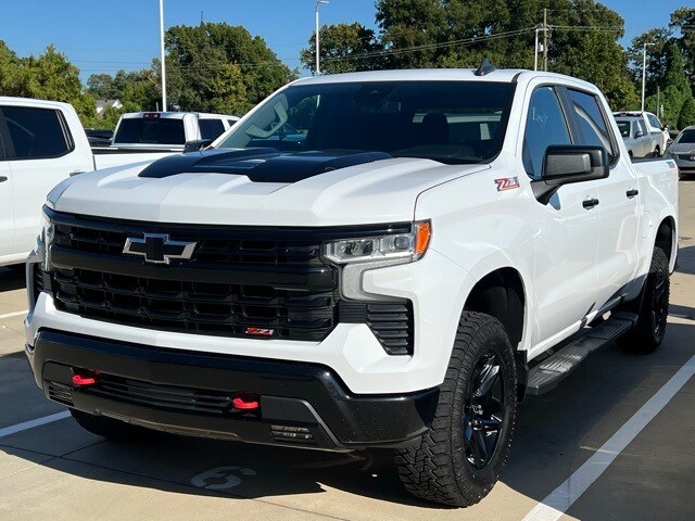 2023 Chevrolet Silverado 1500 LT Trail Boss photo 3