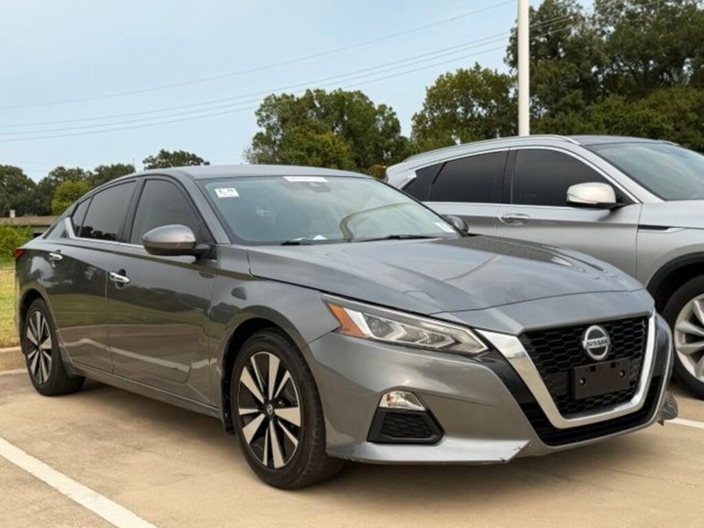 Used 2022 Nissan Altima 2.5 SV Sedan