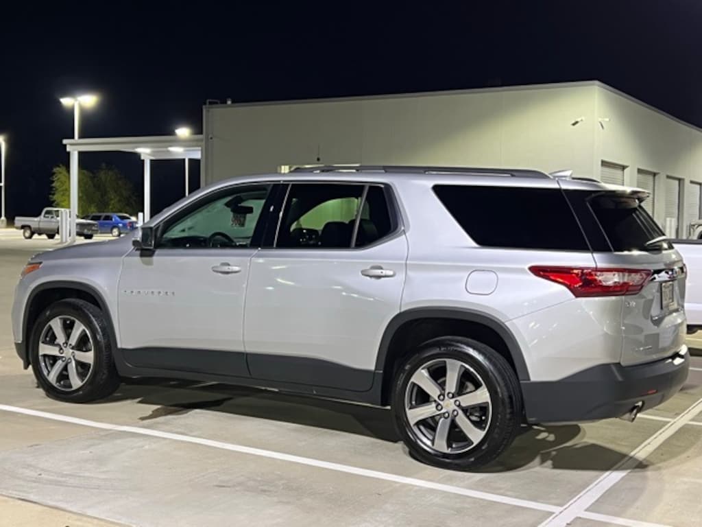 Used 2021 Chevrolet Traverse LT Leather SUV