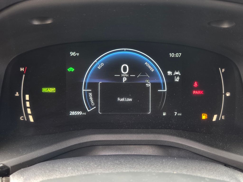 2025 Toyota Camry LE - Photo 32