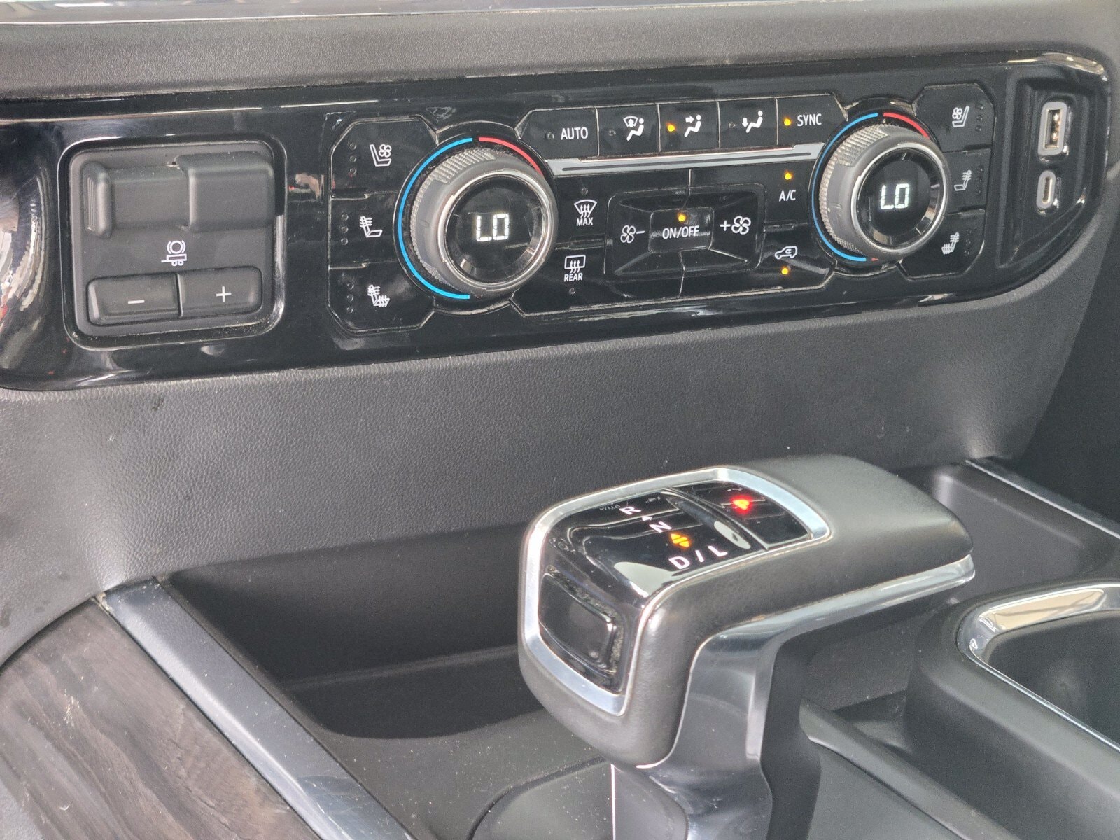 2023 Chevrolet Silverado 1500 LTZ - Photo 25