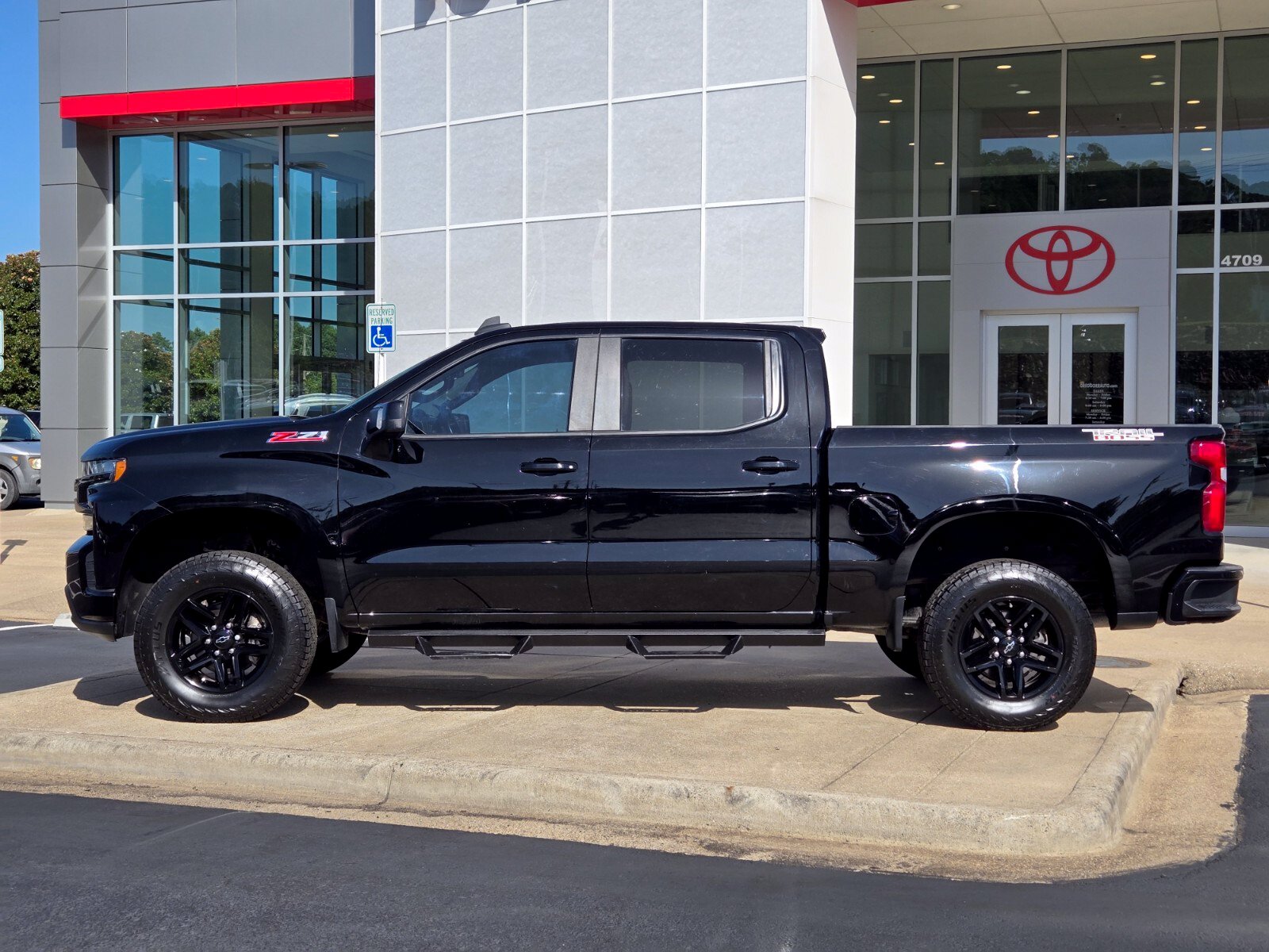 Used 2021 Chevrolet Silverado 1500 LT Trail Boss with VIN 3GCPYFED0MG156286 for sale in Little Rock