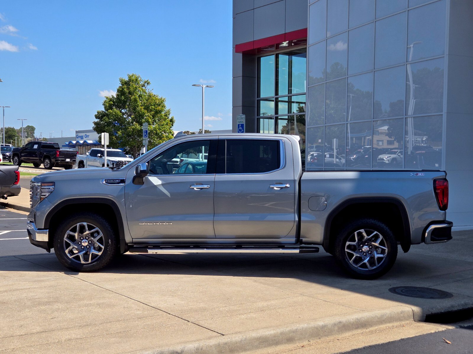 Used 2026 GMC Sierra 1500 SLT with VIN 3GTUUDED3TG461959 for sale in Little Rock