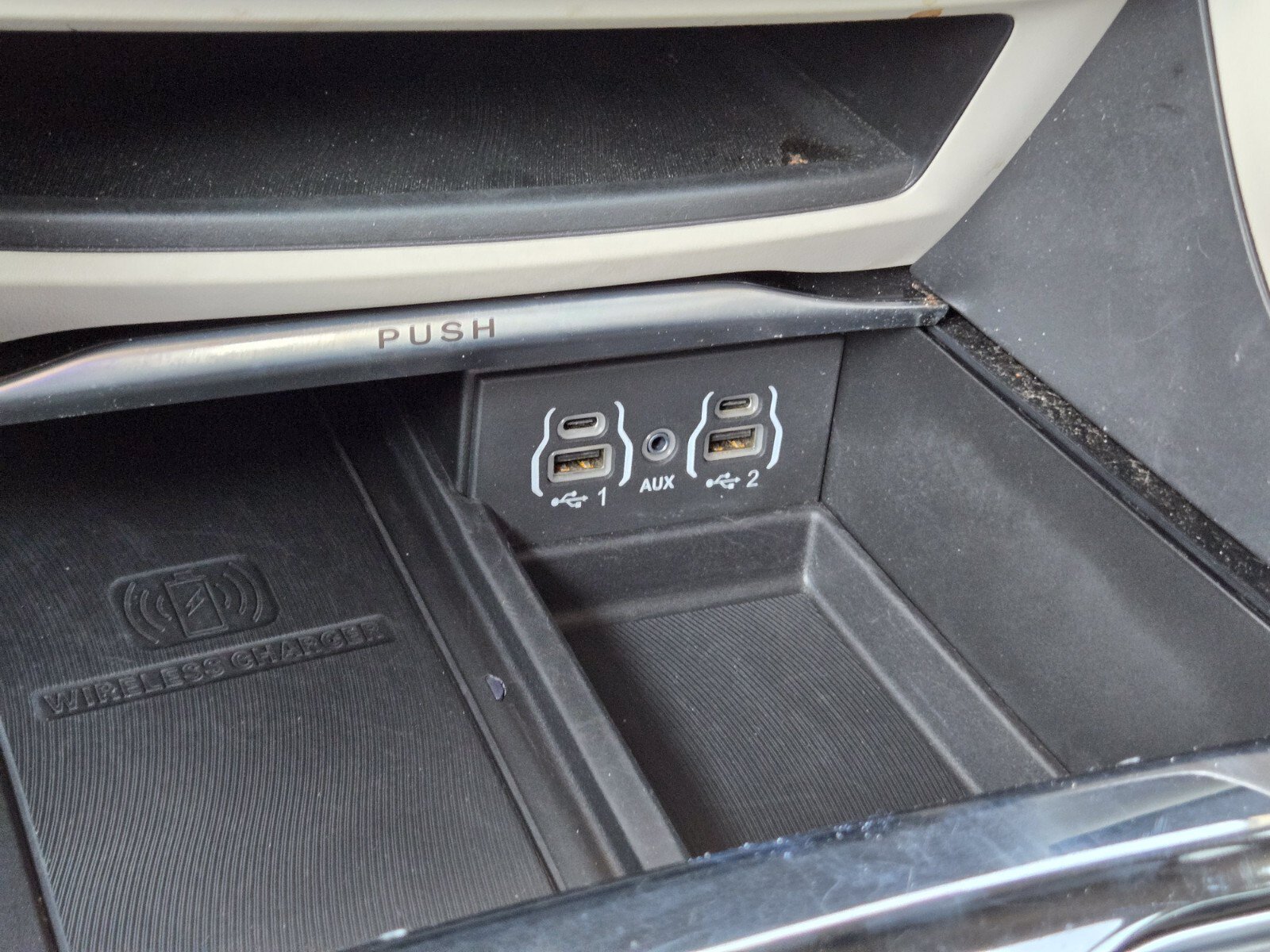 2024 Chrysler Pacifica Limited - Photo 29