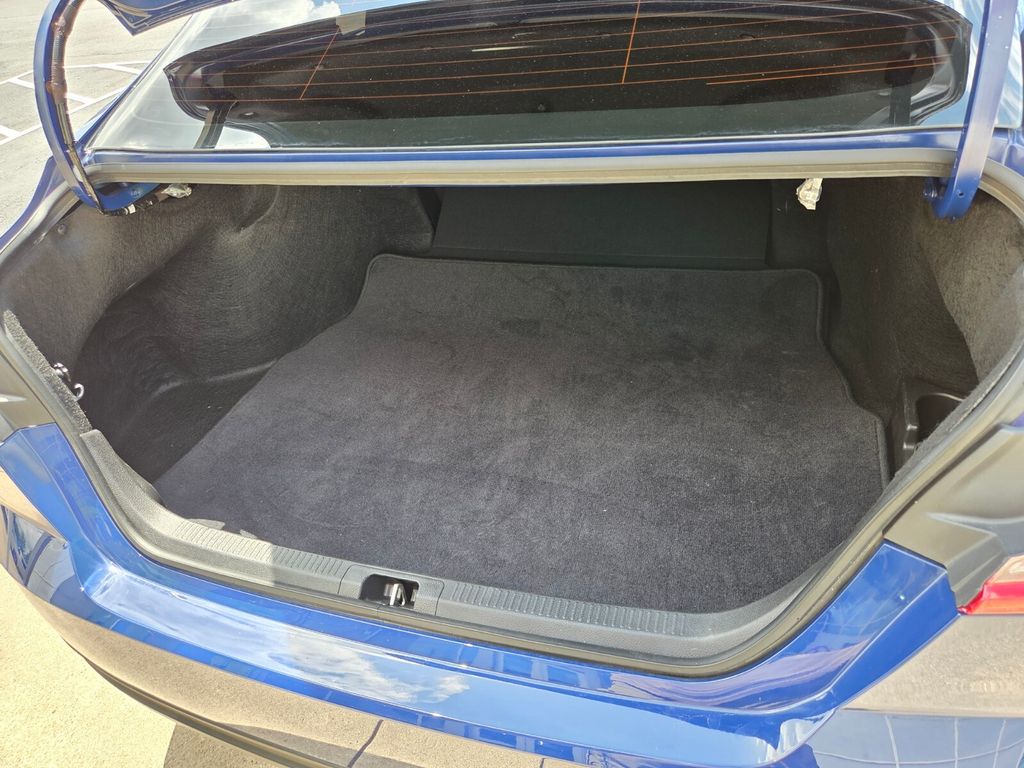 2025 Toyota Camry LE - Photo 15