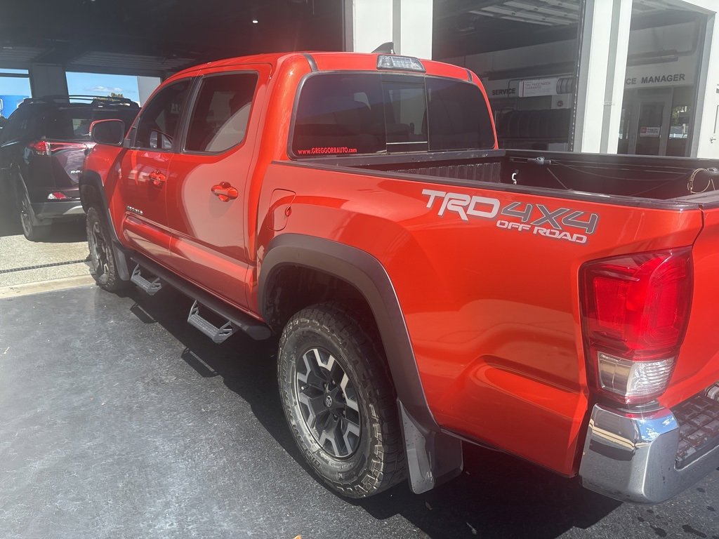 2017 Toyota Tacoma TRD Off-Road 4x4 photo 2