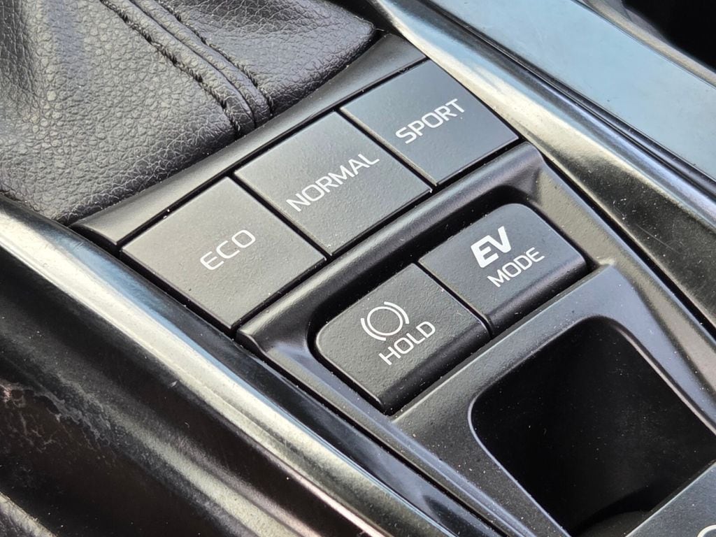 2025 Toyota Camry LE - Photo 29