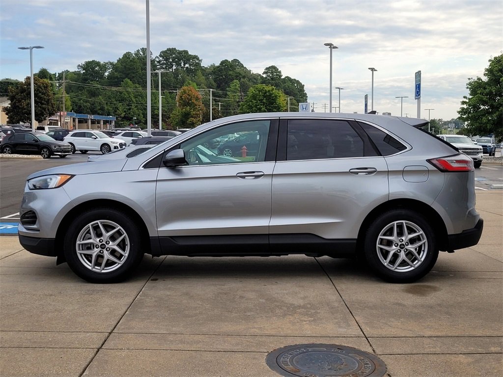 2024 Ford Edge SEL photo 2