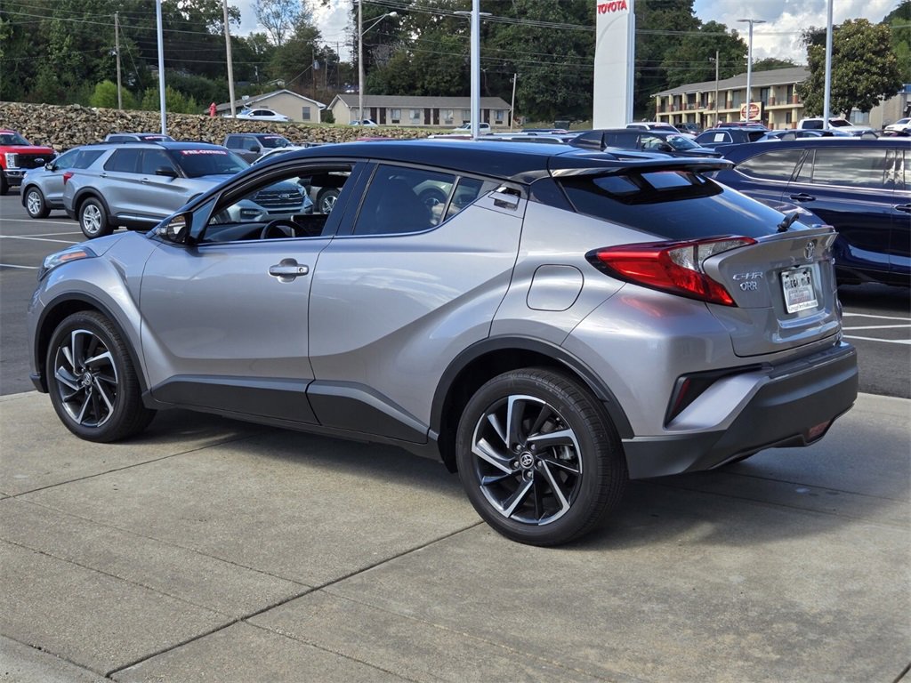 2020 Toyota C-HR LE photo 4
