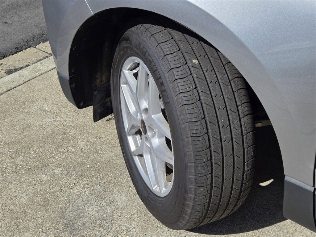 2024 Ford Edge SEL photo 2