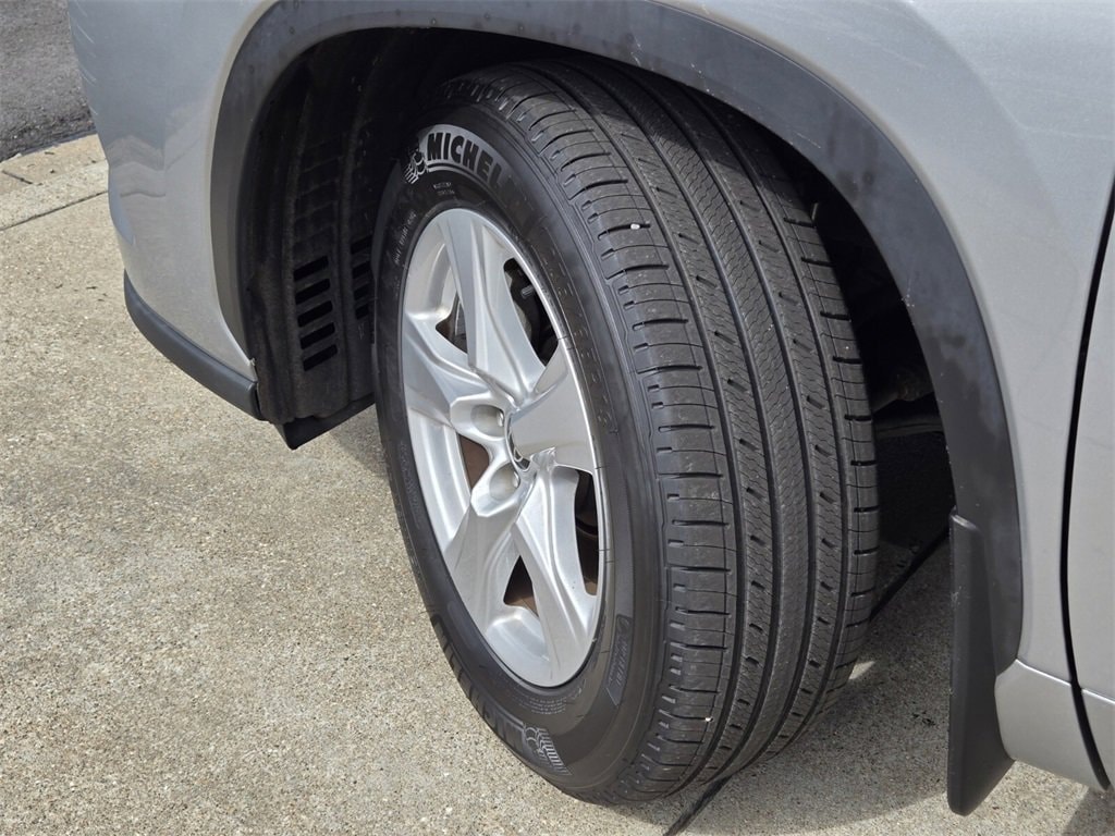 Used 2024 Toyota Highlander LE SUV