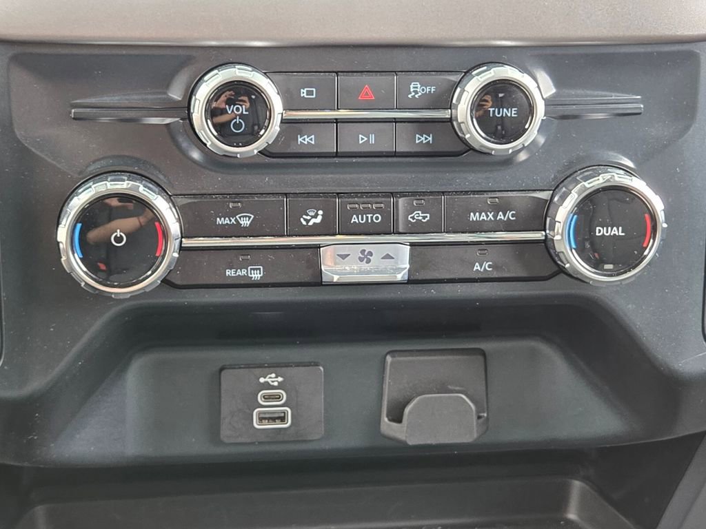2025 Ford F-150 XLT - Photo 25