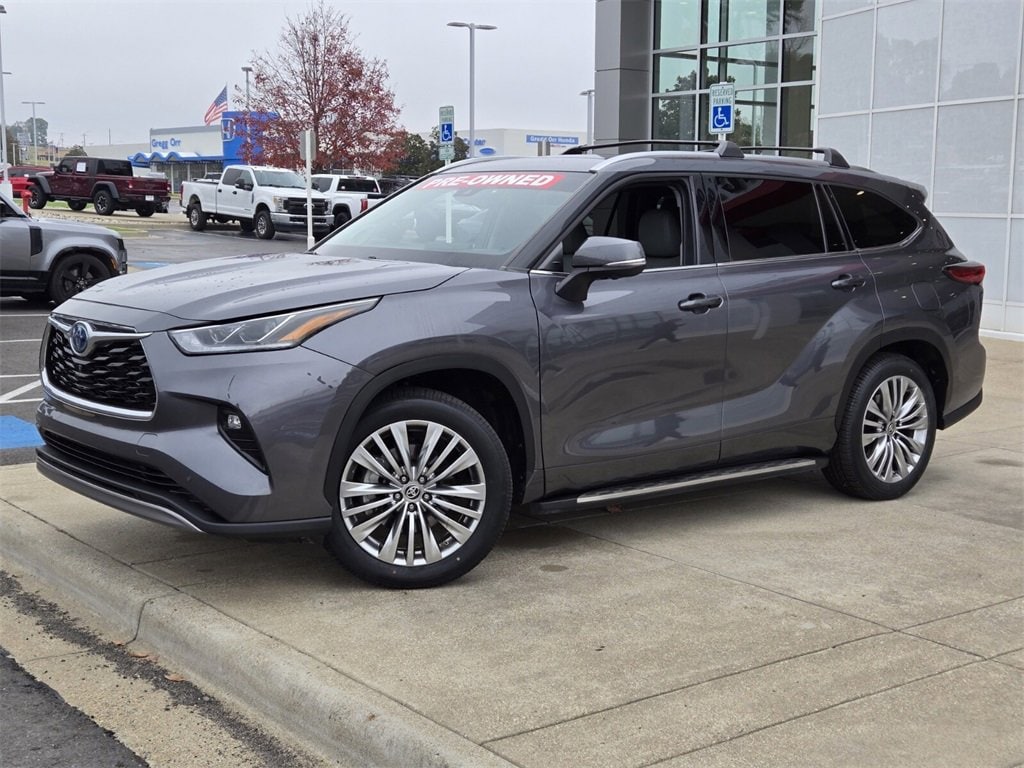 2023 Toyota Highlander Platinum's photo