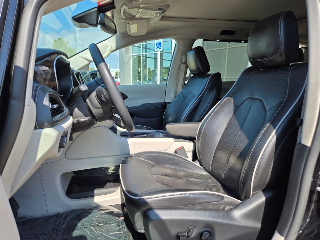 2024 Chrysler Pacifica Limited - Photo 10