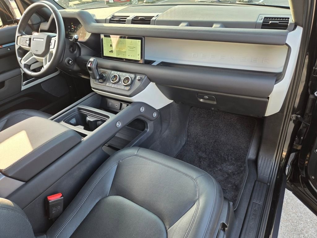 2024 Land Rover Defender S - Photo 21