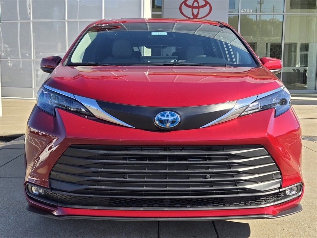 New 2025 Toyota Sienna XLE Van Passenger Van