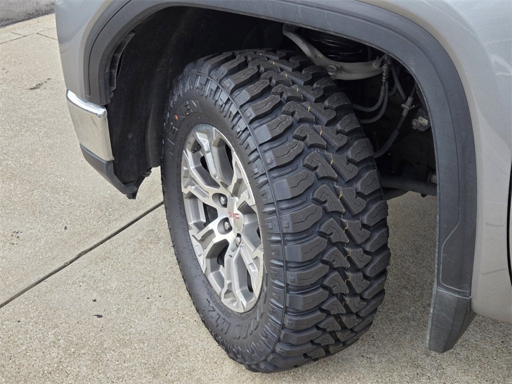 Used 2024 GMC Sierra 1500 SLT with VIN 3GTUUDED2RG302097 for sale in Little Rock