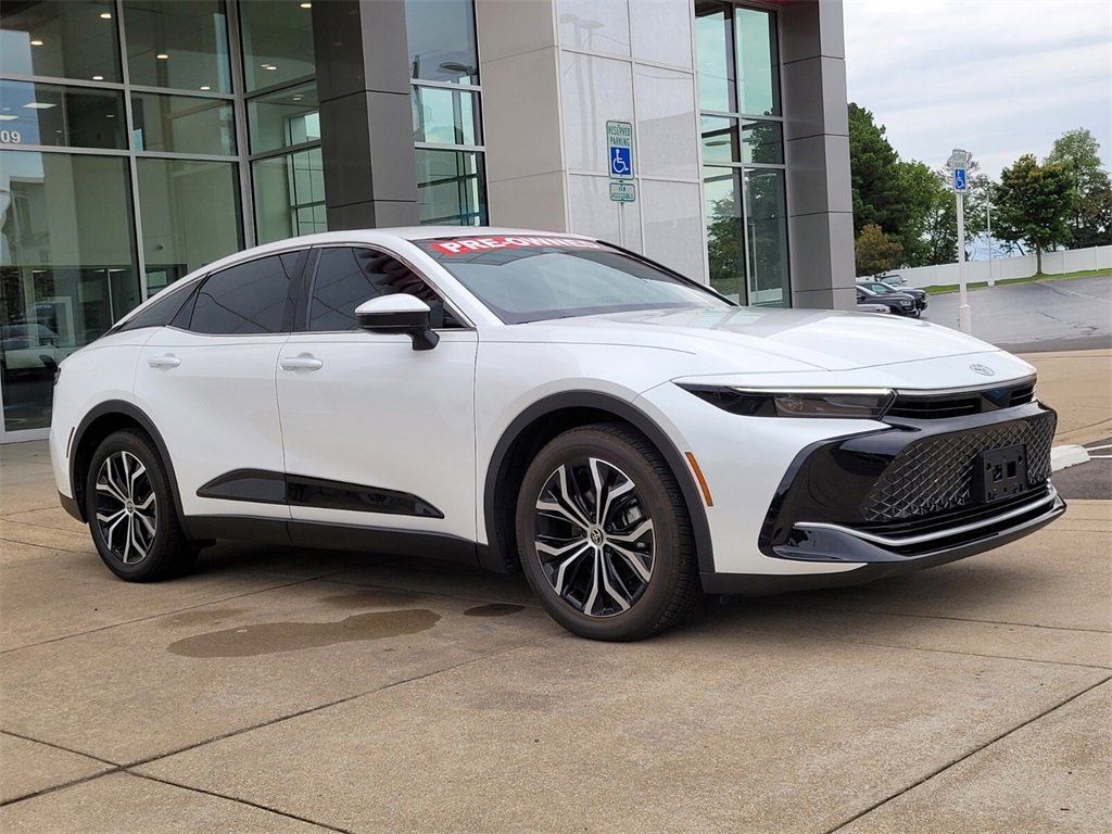 2023 Toyota Crown XLE photo 4