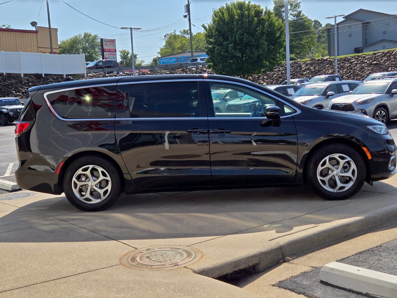2024 Chrysler Pacifica Limited - Photo 6