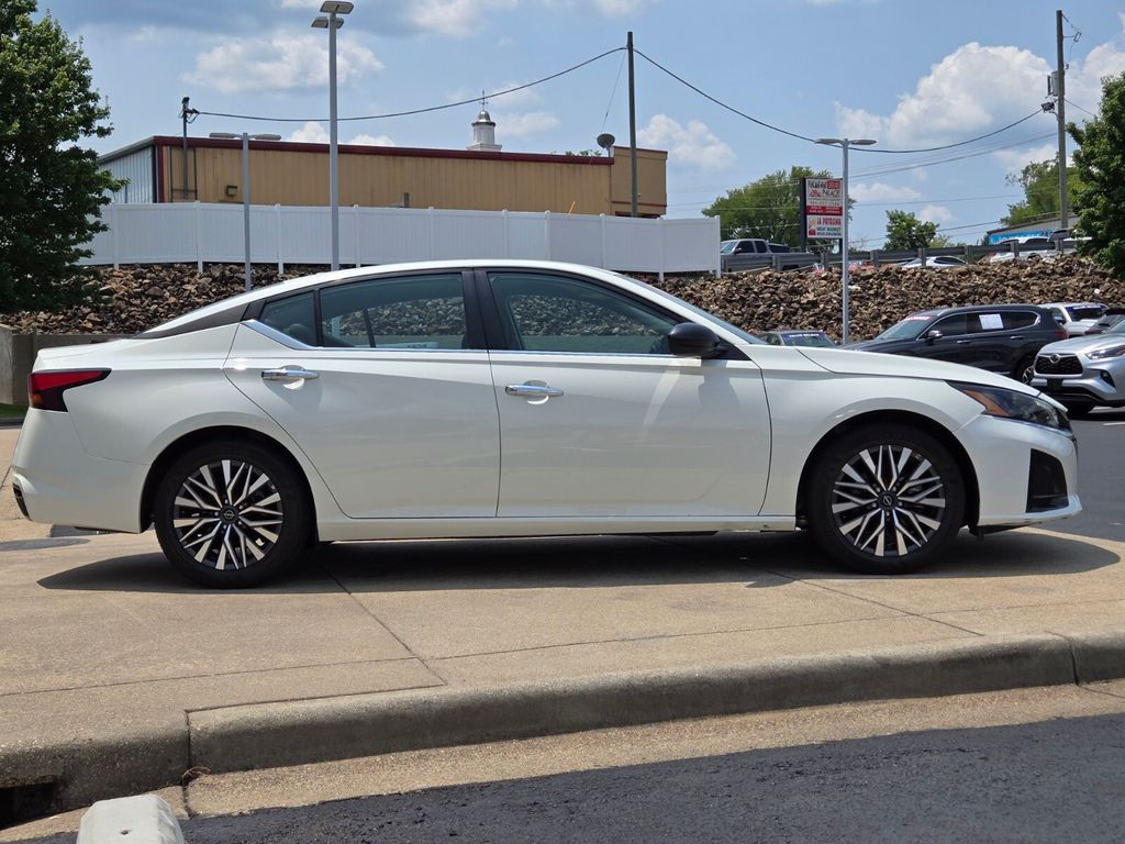 2025 Nissan Altima SV - Photo 7