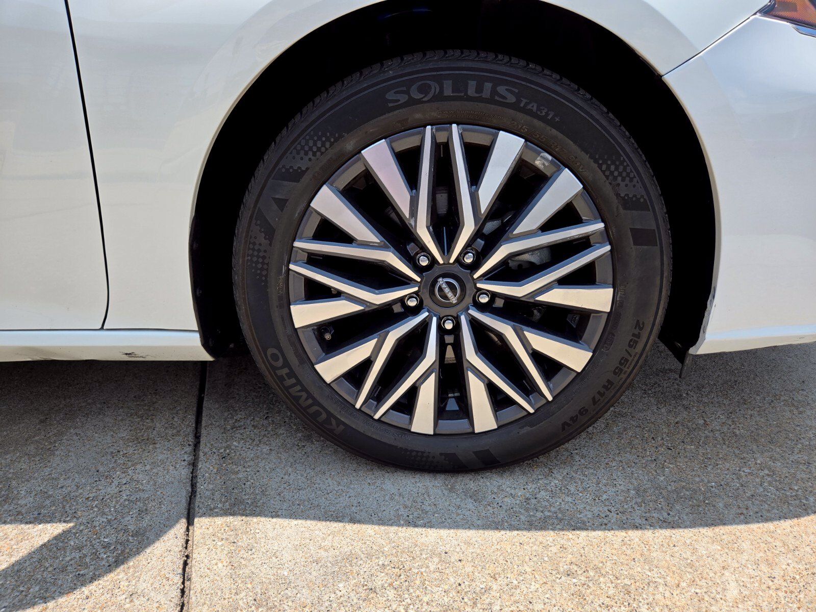 2025 Nissan Altima SV - Photo 18