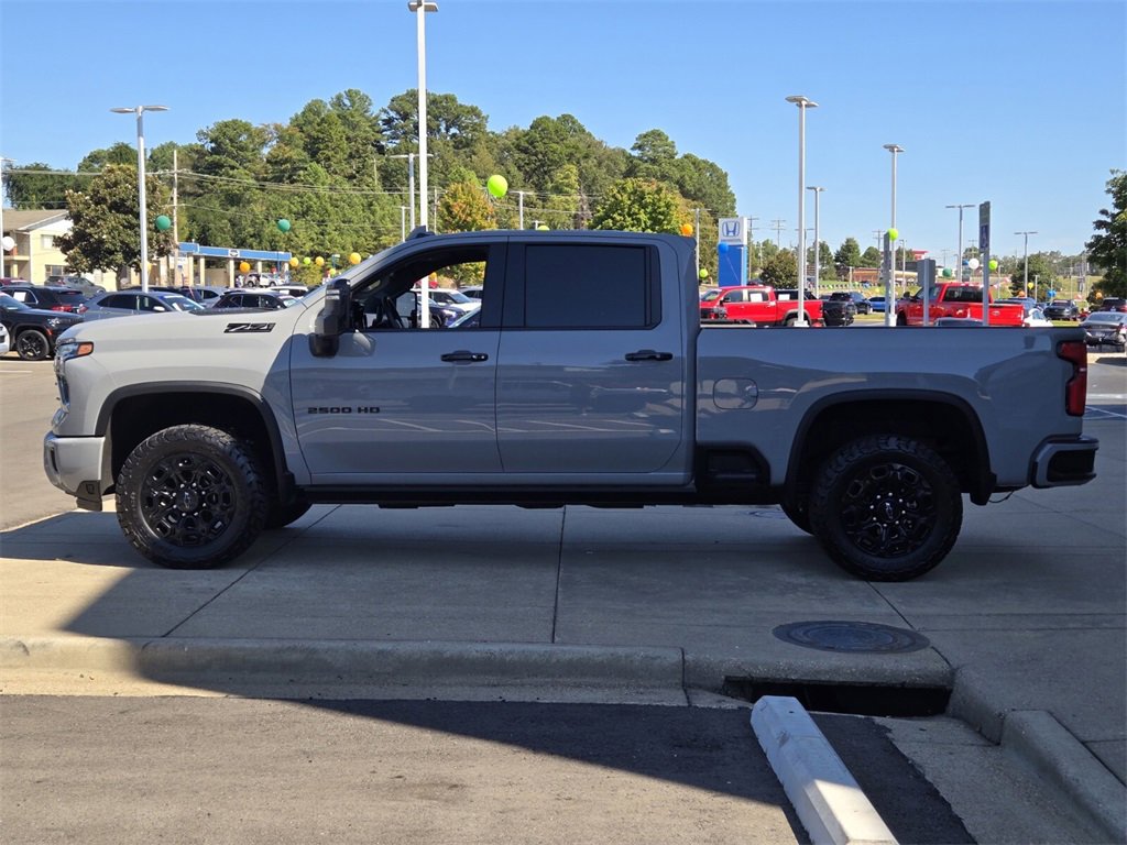 2024 Chevrolet Silverado 2500HD LTZ photo 3