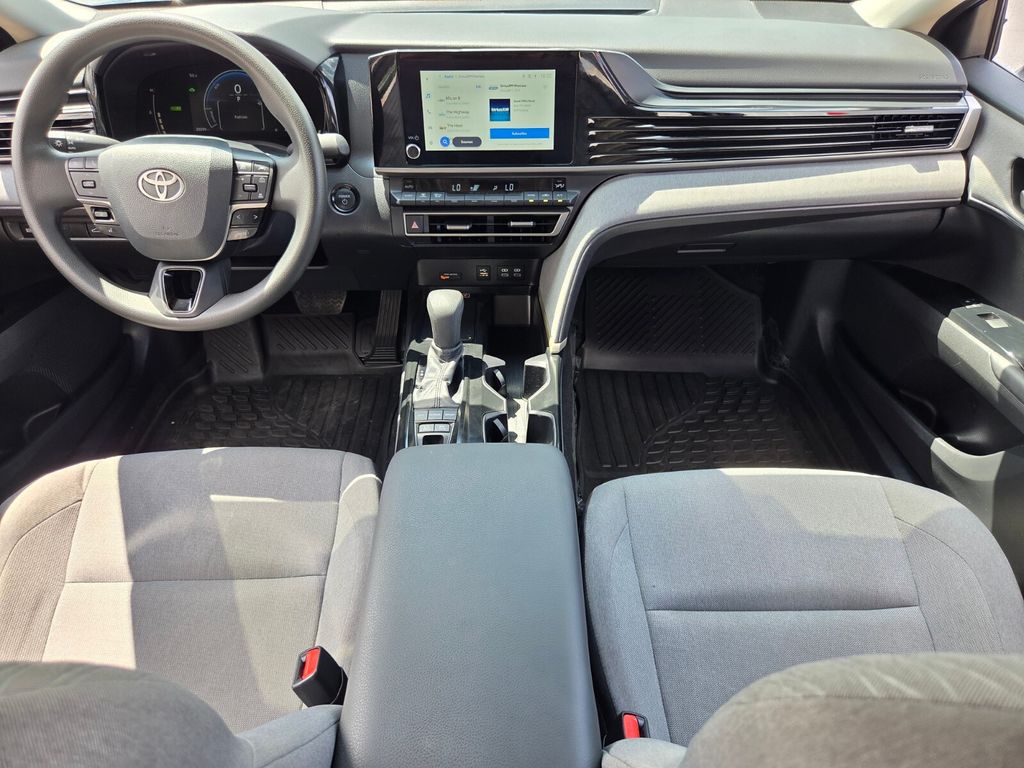 2025 Toyota Camry LE - Photo 14