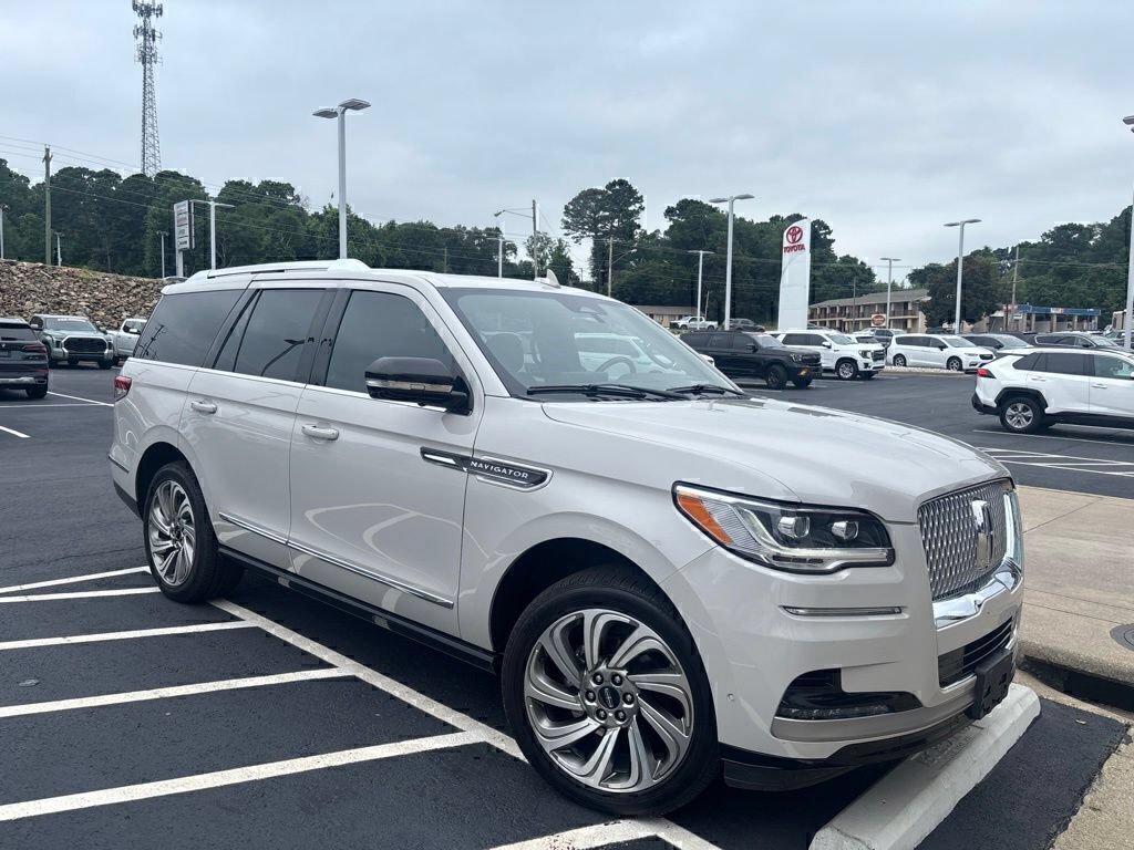 2023 Lincoln Navigator Reserve 4WD's photo