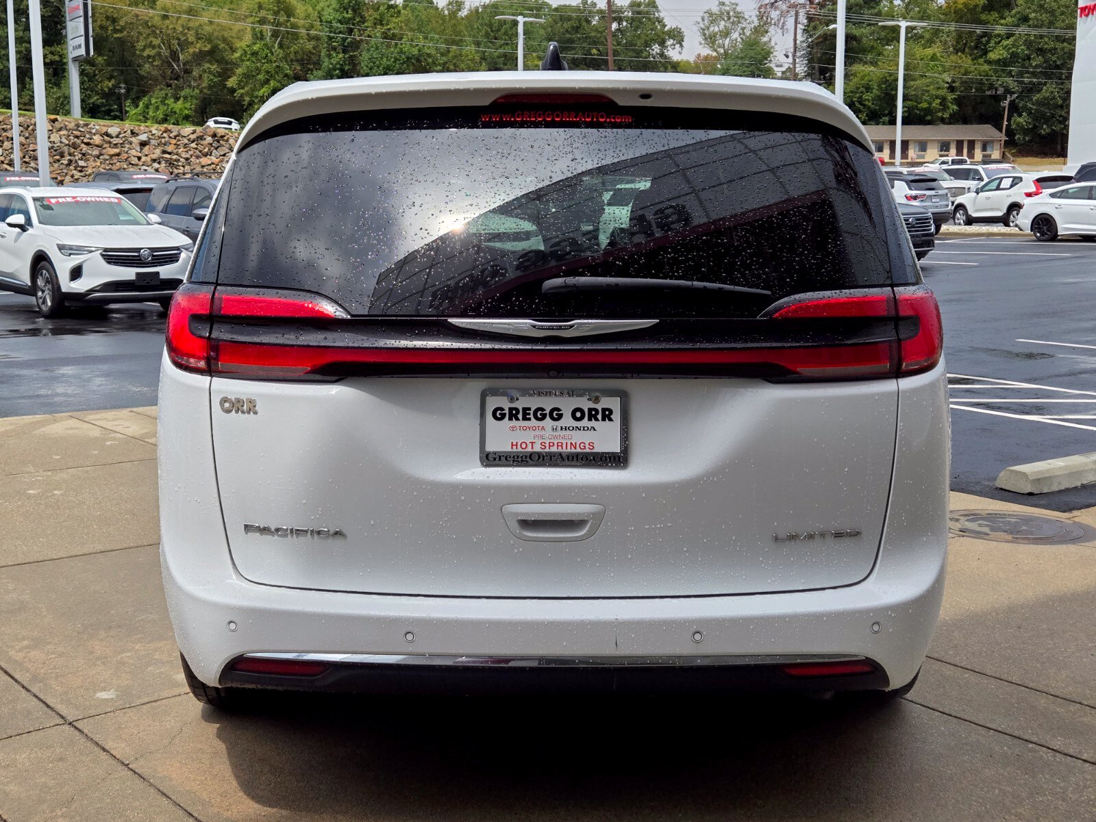 Used 2024 Chrysler Pacifica Limited Minivan/Van