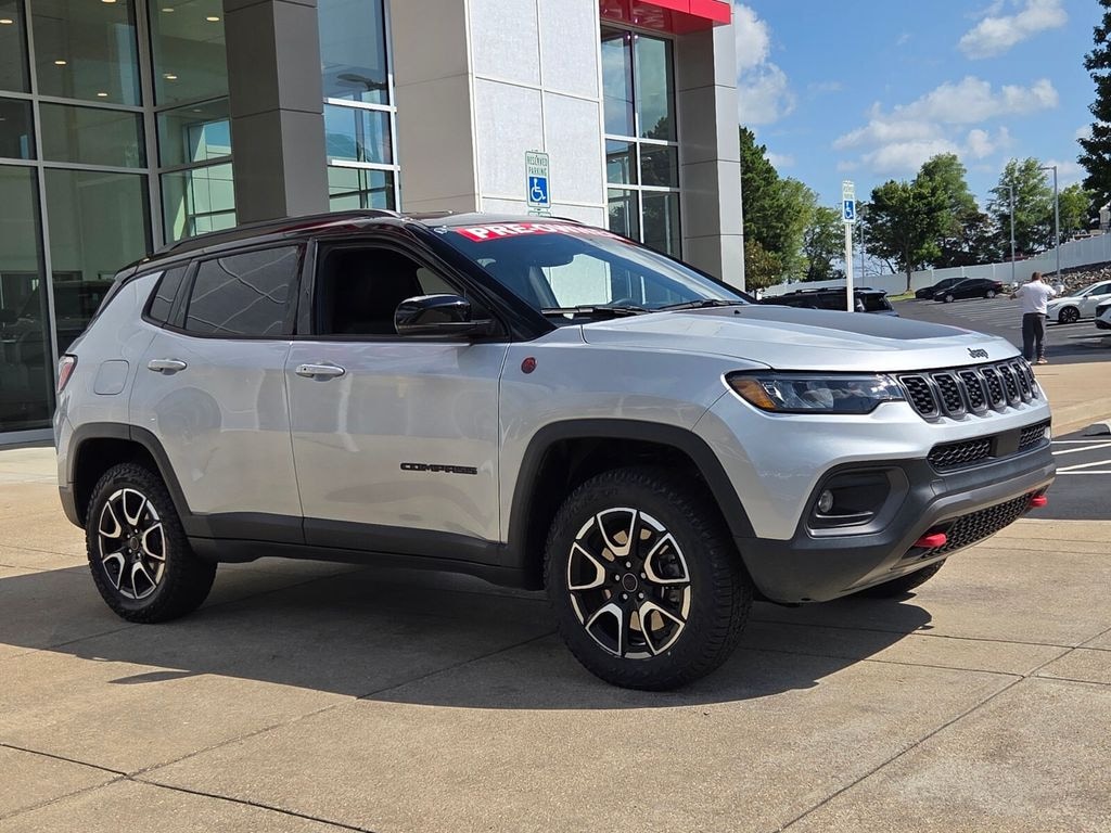 Used 2025 Jeep Compass Trailhawk SUV