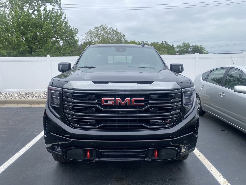 Used 2022 GMC Sierra 1500 AT4 with VIN 1GTPUEEL6NZ643653 for sale in Little Rock