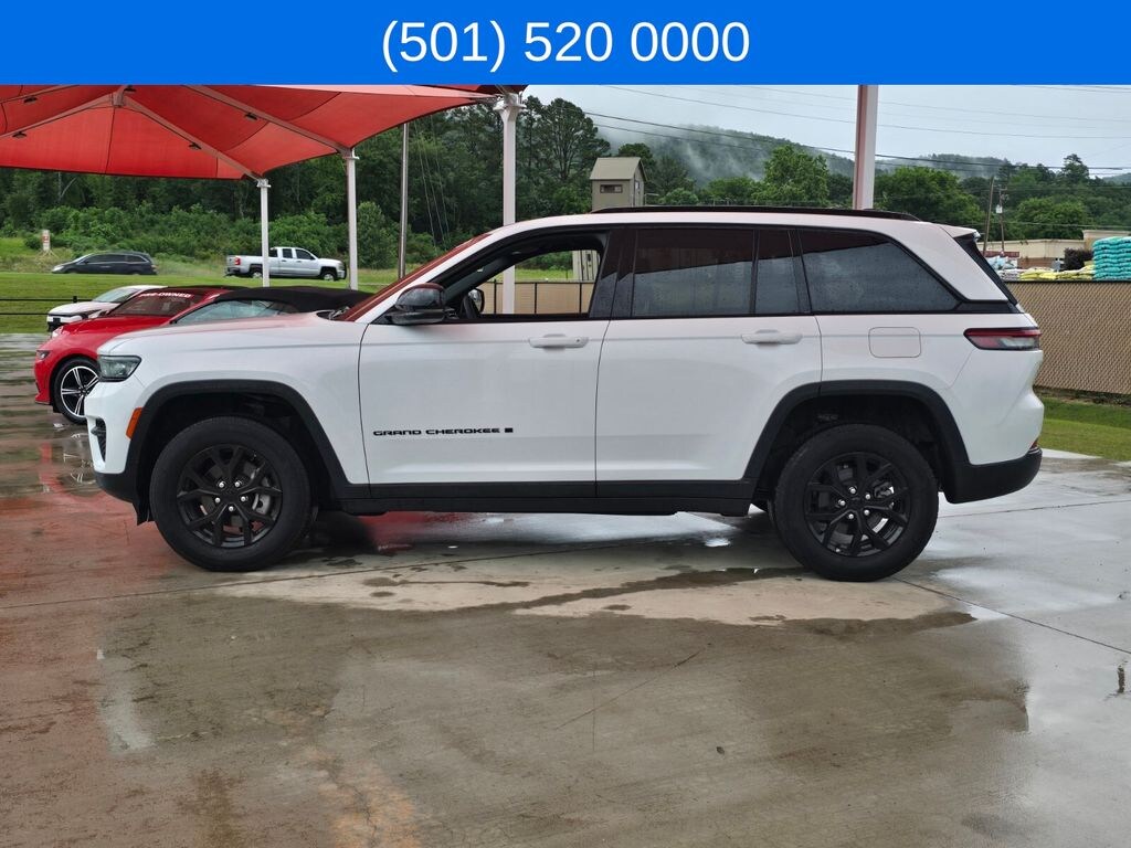 Used 2025 Jeep Grand Cherokee Altitude SUV