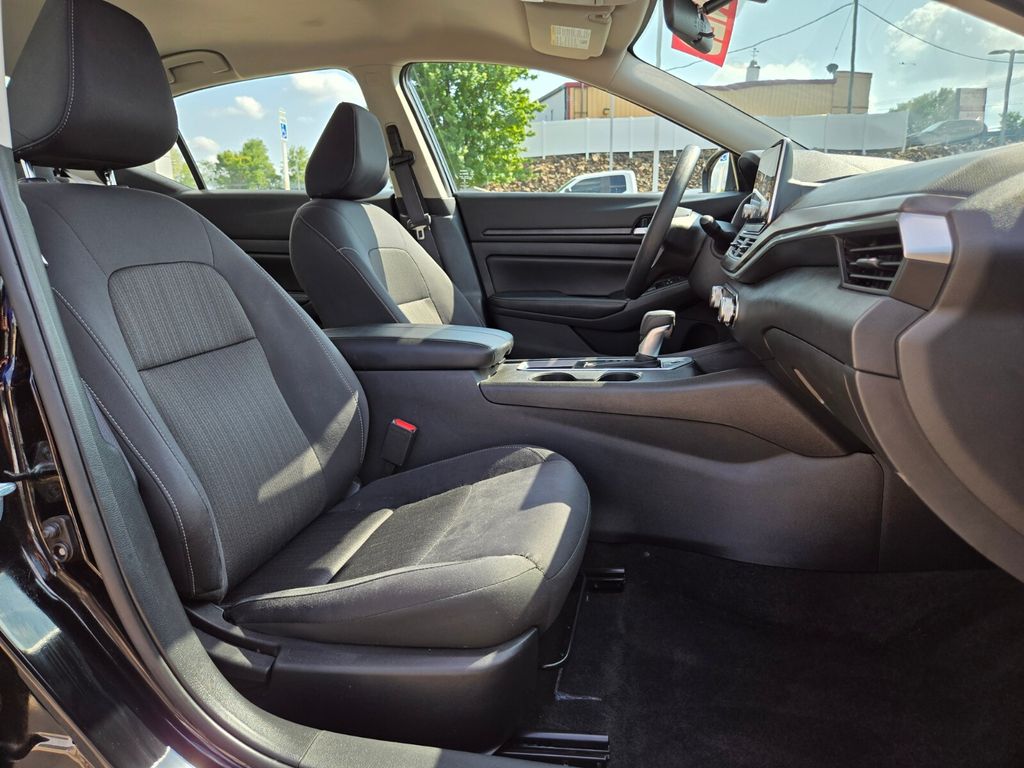 2025 Nissan Altima SV - Photo 20