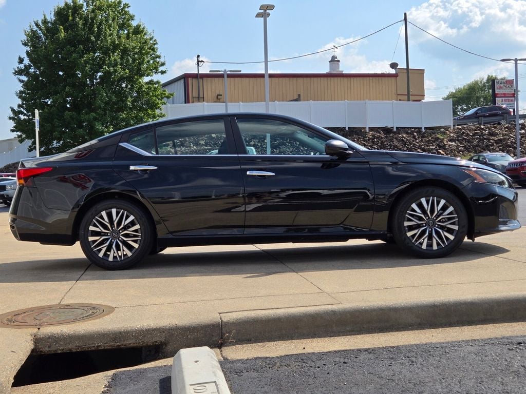 2025 Nissan Altima SV - Photo 7