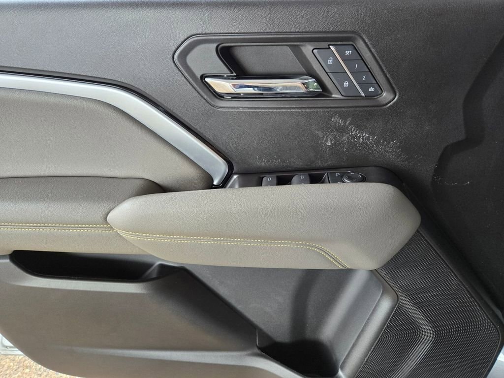 2024 Chevrolet Colorado ZR2 - Photo 37