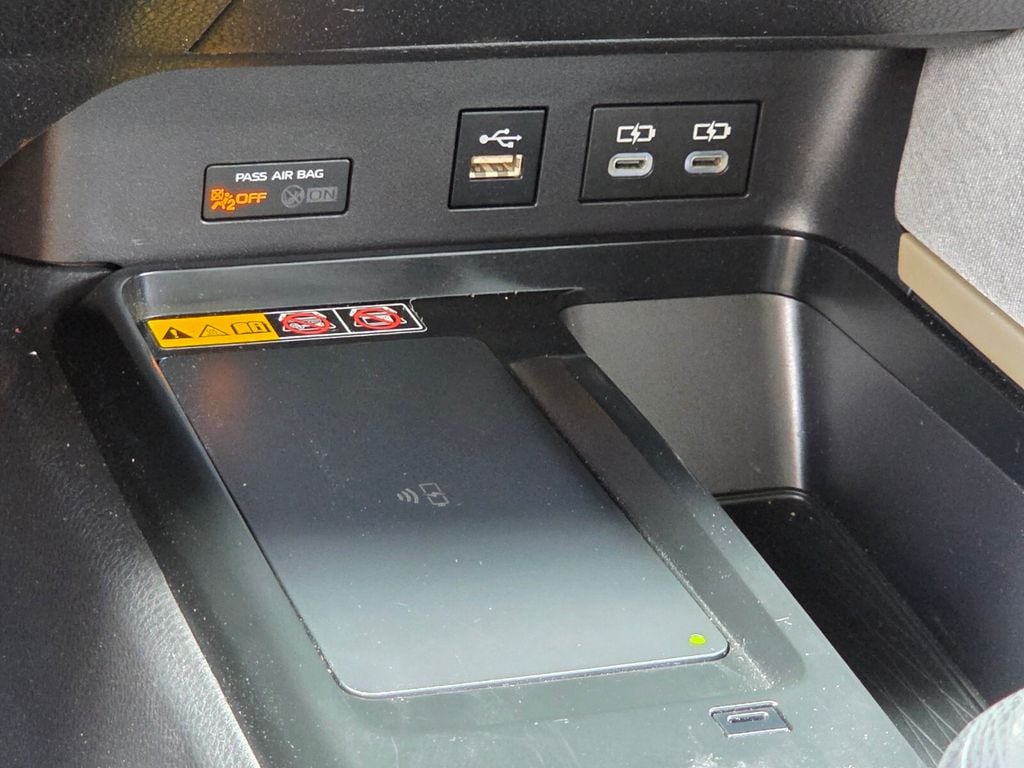 2025 Toyota Camry LE - Photo 26