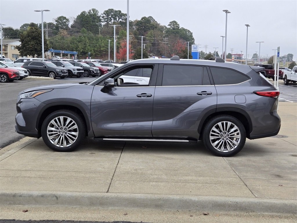 Used 2023 Toyota Highlander Hybrid Platinum SUV