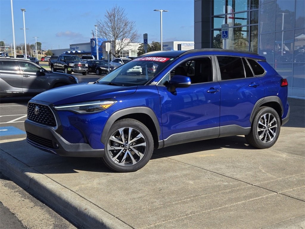 2024 Toyota Corolla Cross XLE's photo