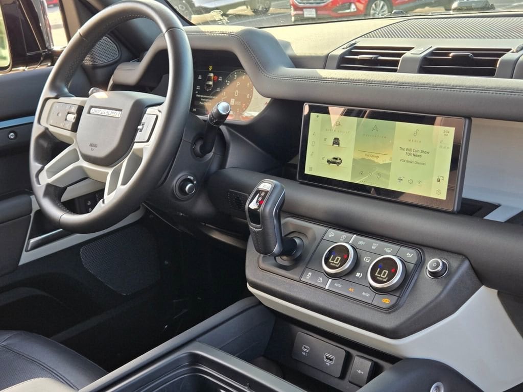 2024 Land Rover Defender S - Photo 22