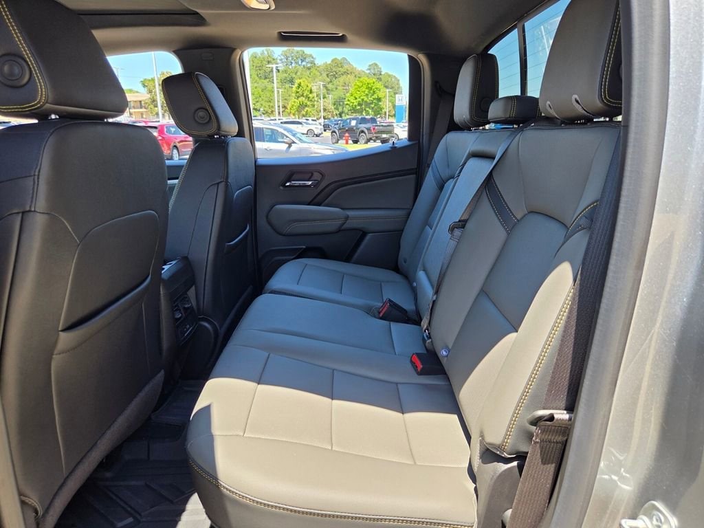 2024 Chevrolet Colorado ZR2 - Photo 13
