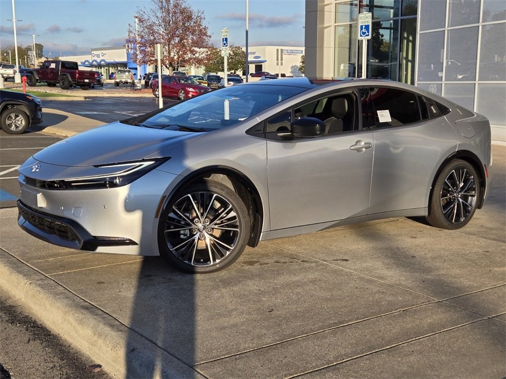 2026 Toyota Prius XLE's photo