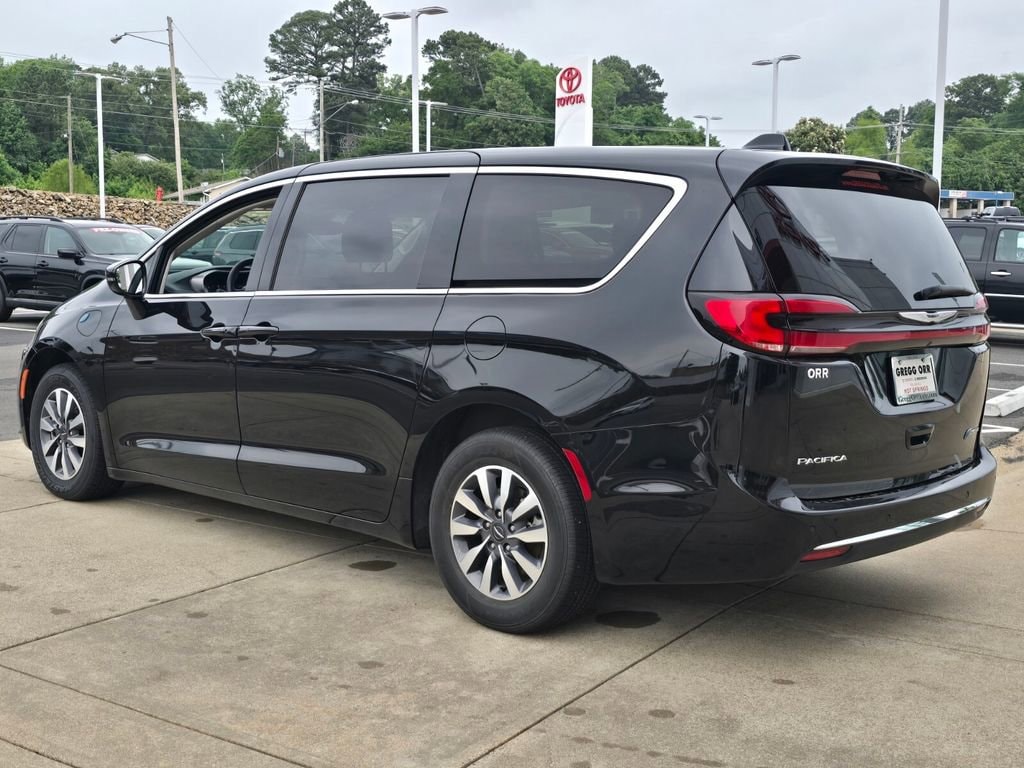 Used 2024 Chrysler Pacifica Plug-In Hybrid Select Van Passenger Van