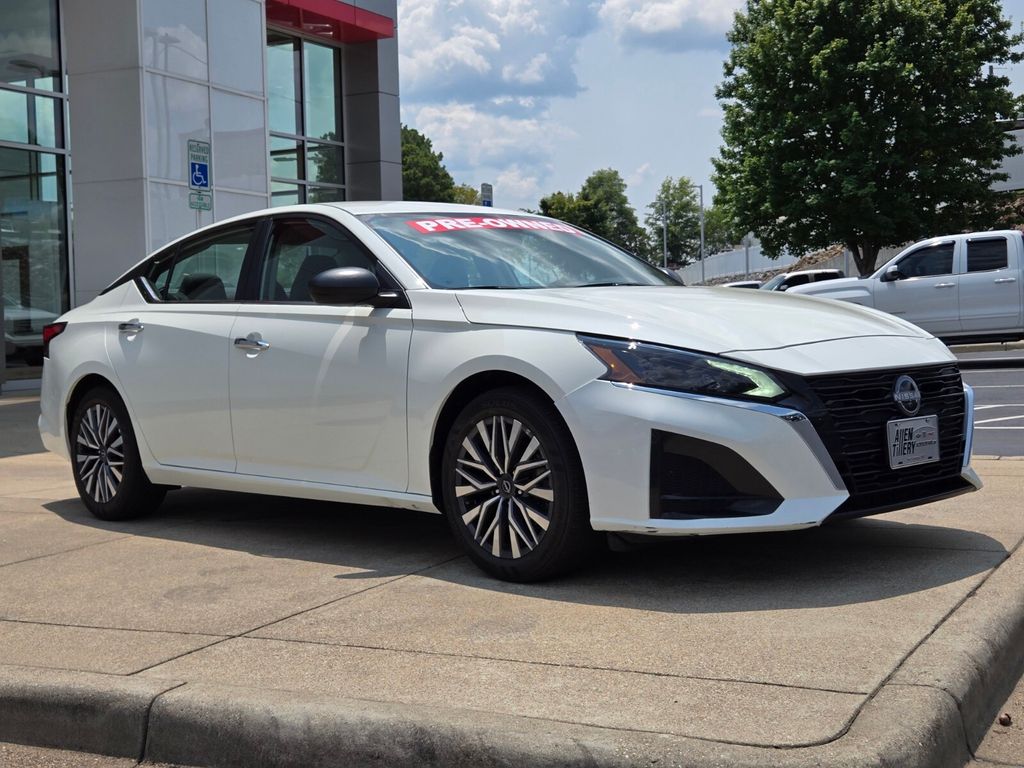 2025 Nissan Altima SV - Photo 8