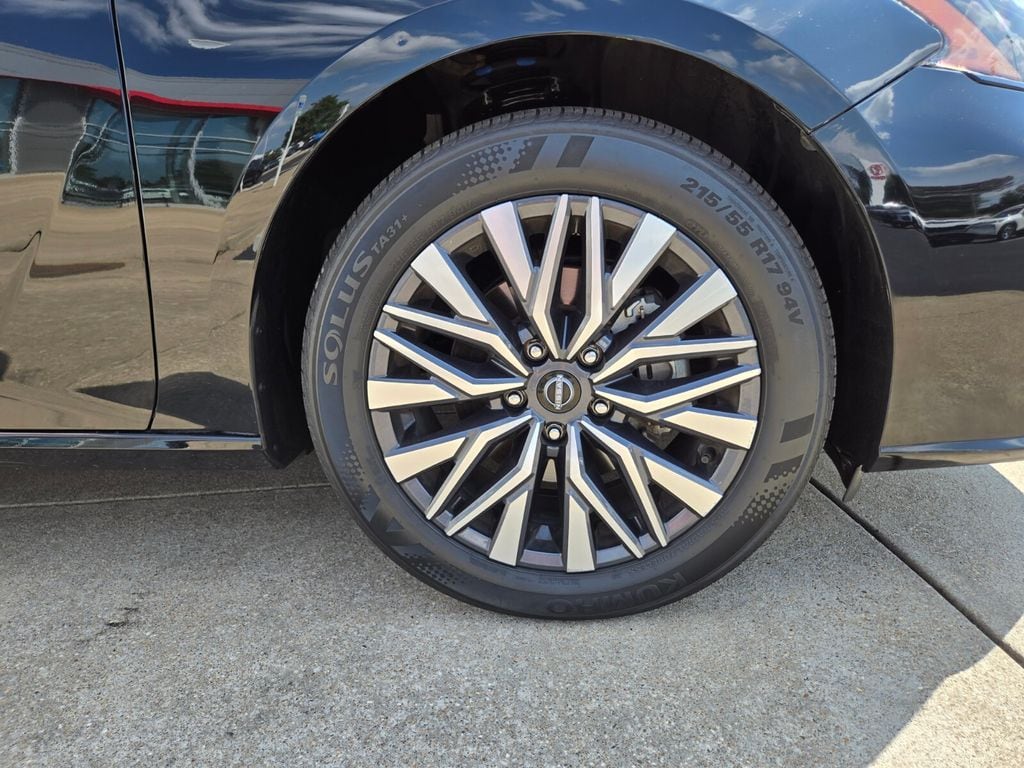 2025 Nissan Altima SV - Photo 21