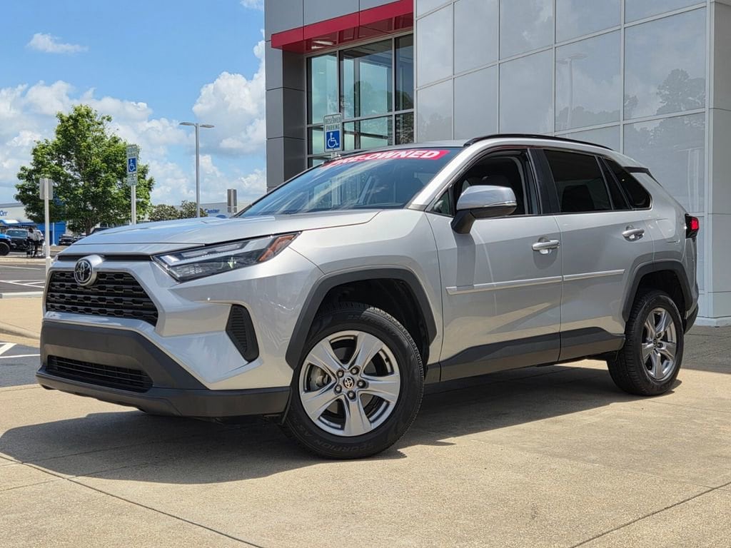 2022 Toyota RAV4 XLE FWD's photo