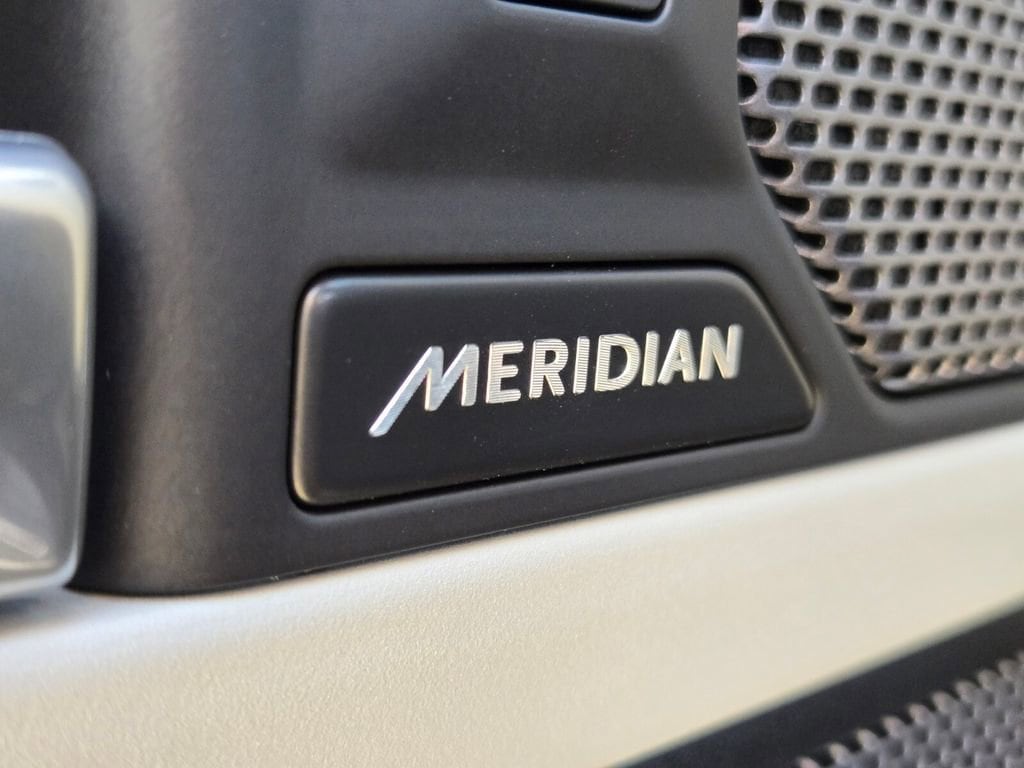 2024 Land Rover Defender S - Photo 37