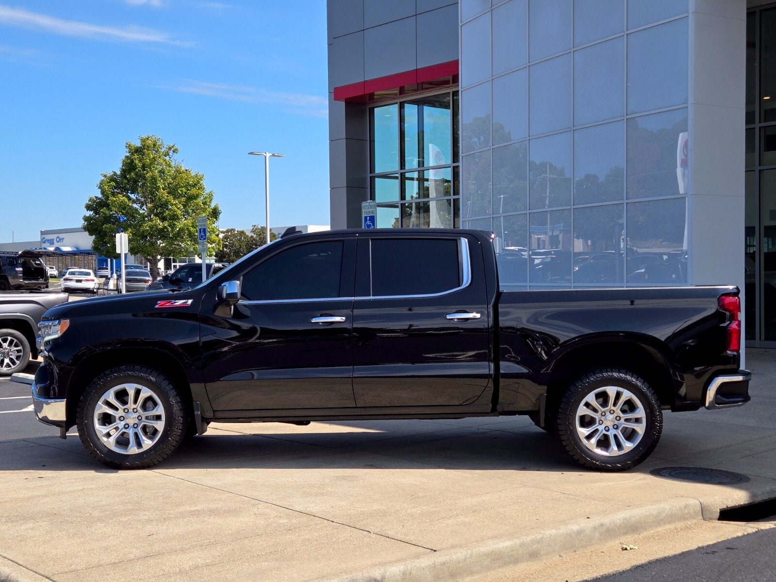 Used 2023 Chevrolet Silverado 1500 LTZ with VIN 2GCUDGEDXP1123054 for sale in Little Rock